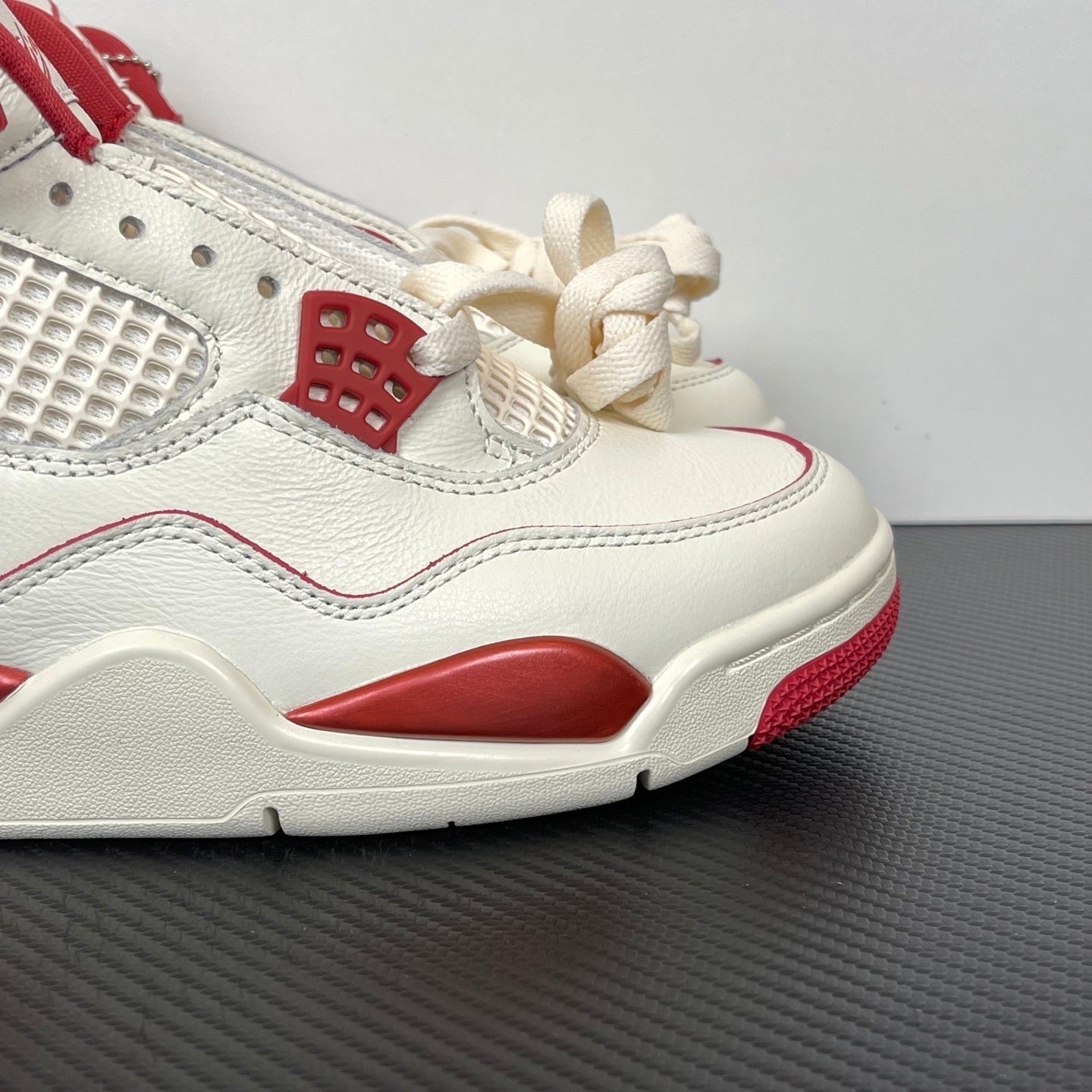 AJ4 'Valentine's Day'