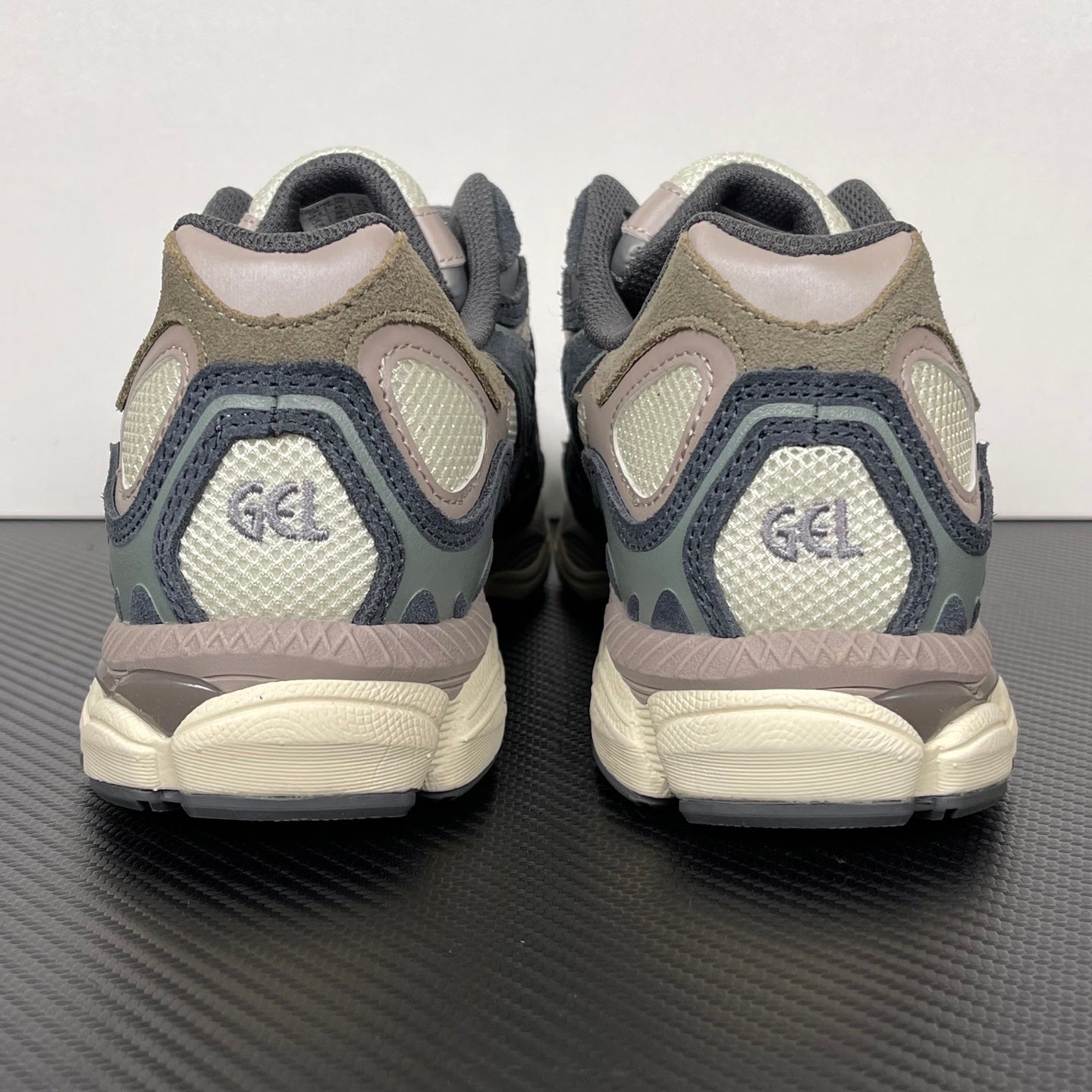 Gel Nyc Oatmeal/Obsidian Grey