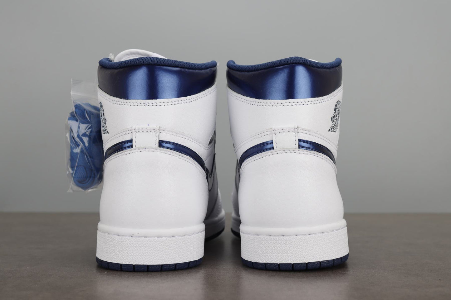 AJ1 High Metallic Navy