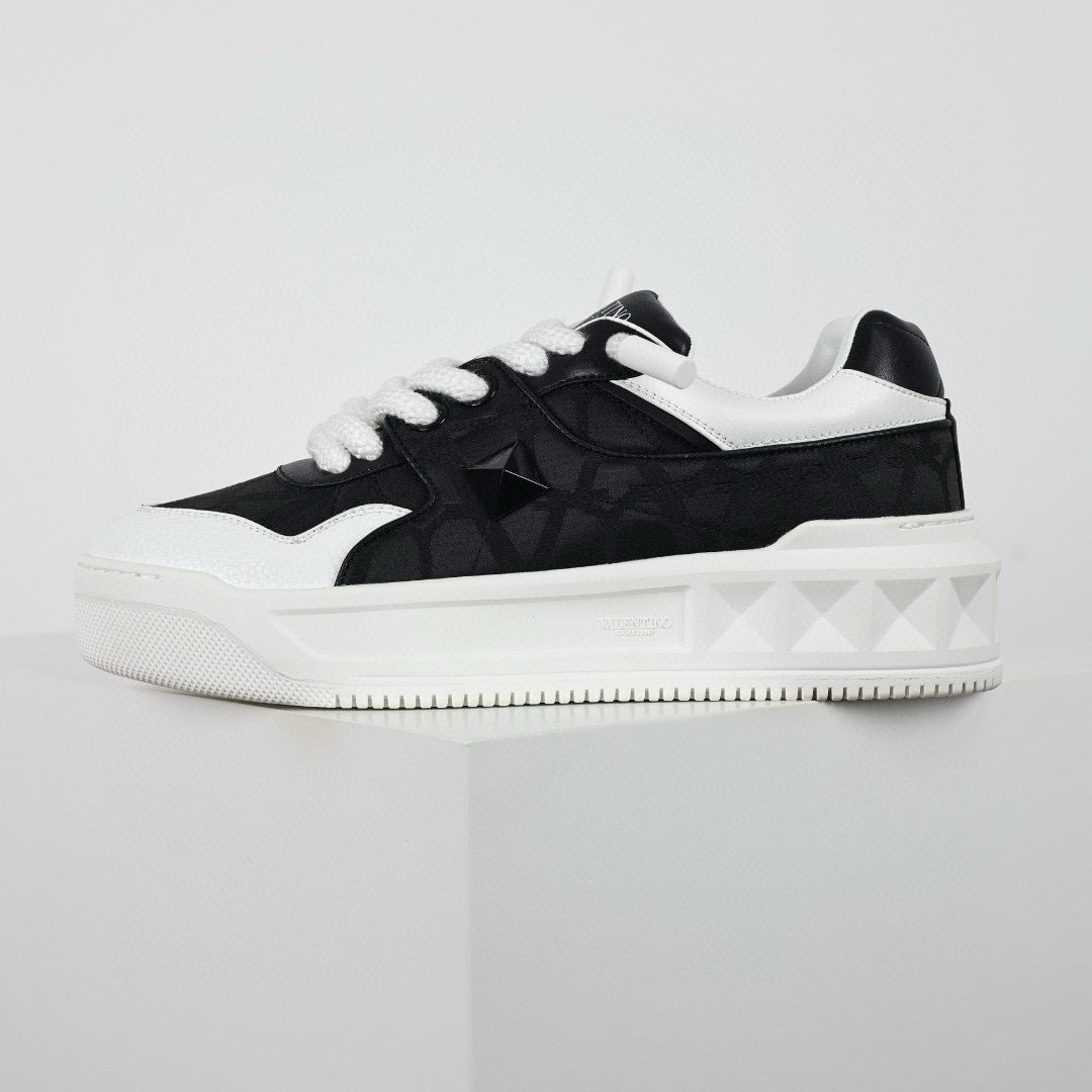 Valentino One Stud XL Black/White
