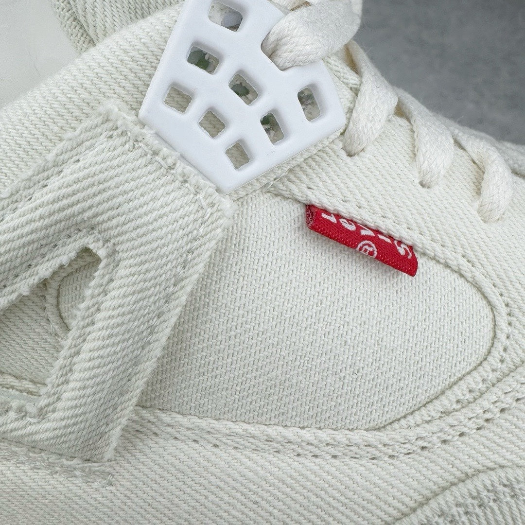 AJ4 Levis