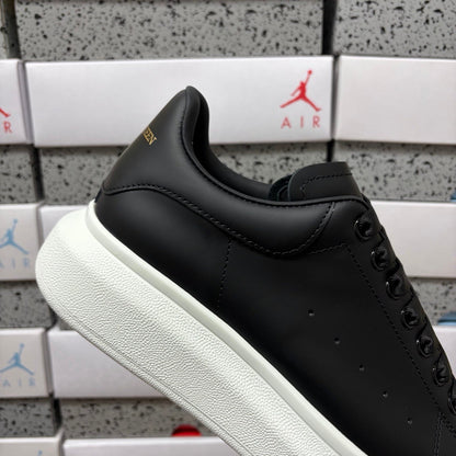 Alexander McQueen Black & White