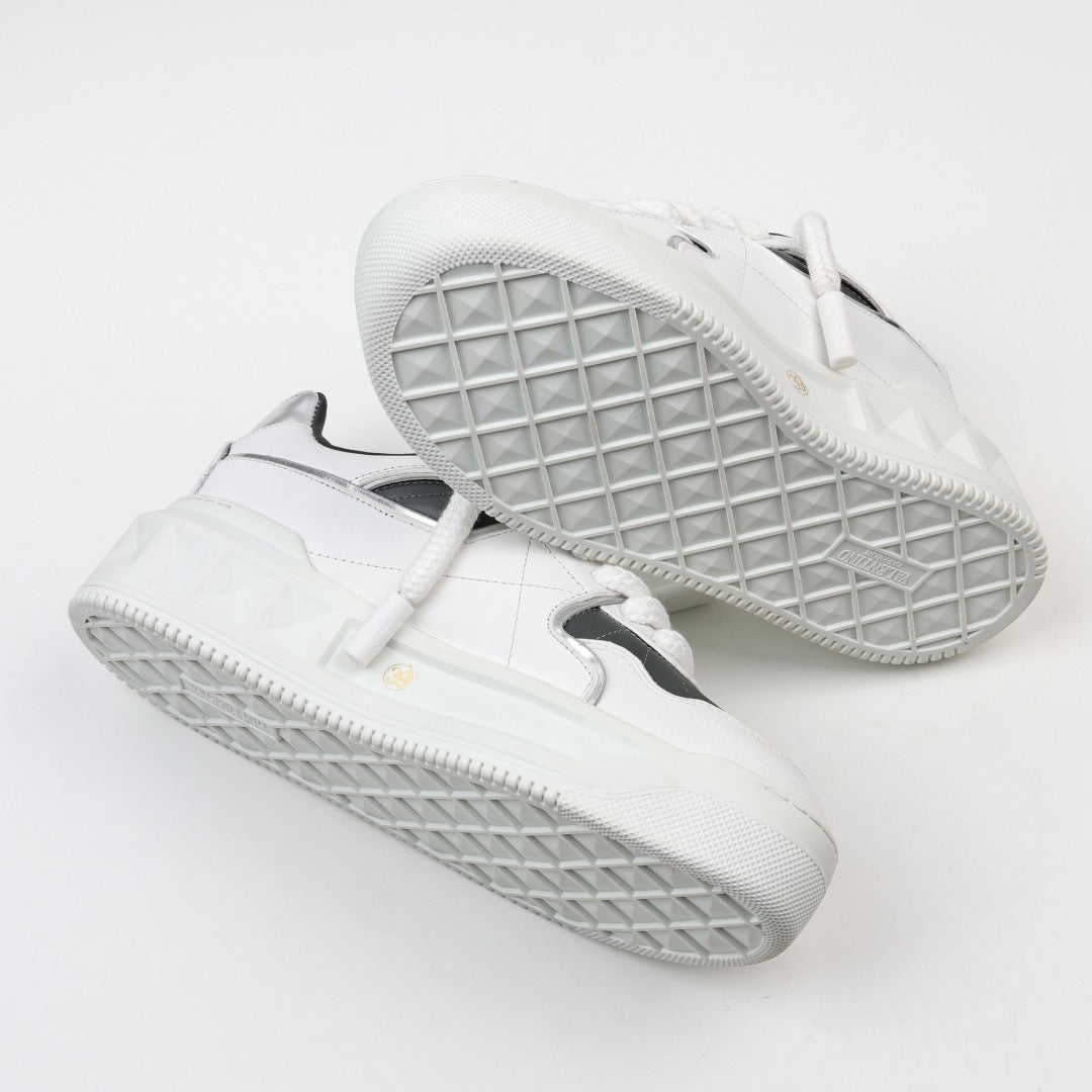 Valentino One Stud XL Black/White