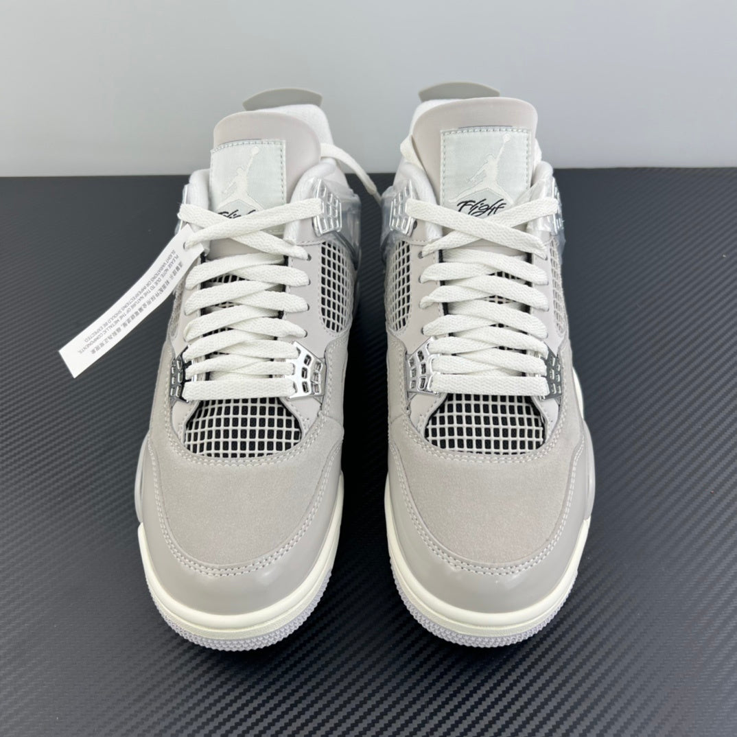 AJ4 Retro Frozen Moments