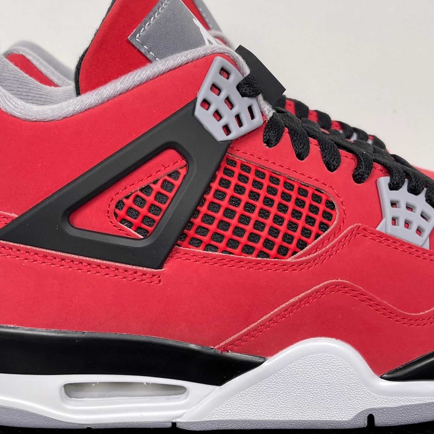 AJ4 Retro Toro Bravo