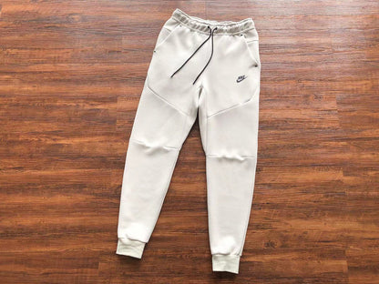 Conjunto Tech Fleece Branco