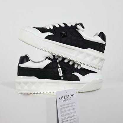 Valentino One Stud XL Black/White