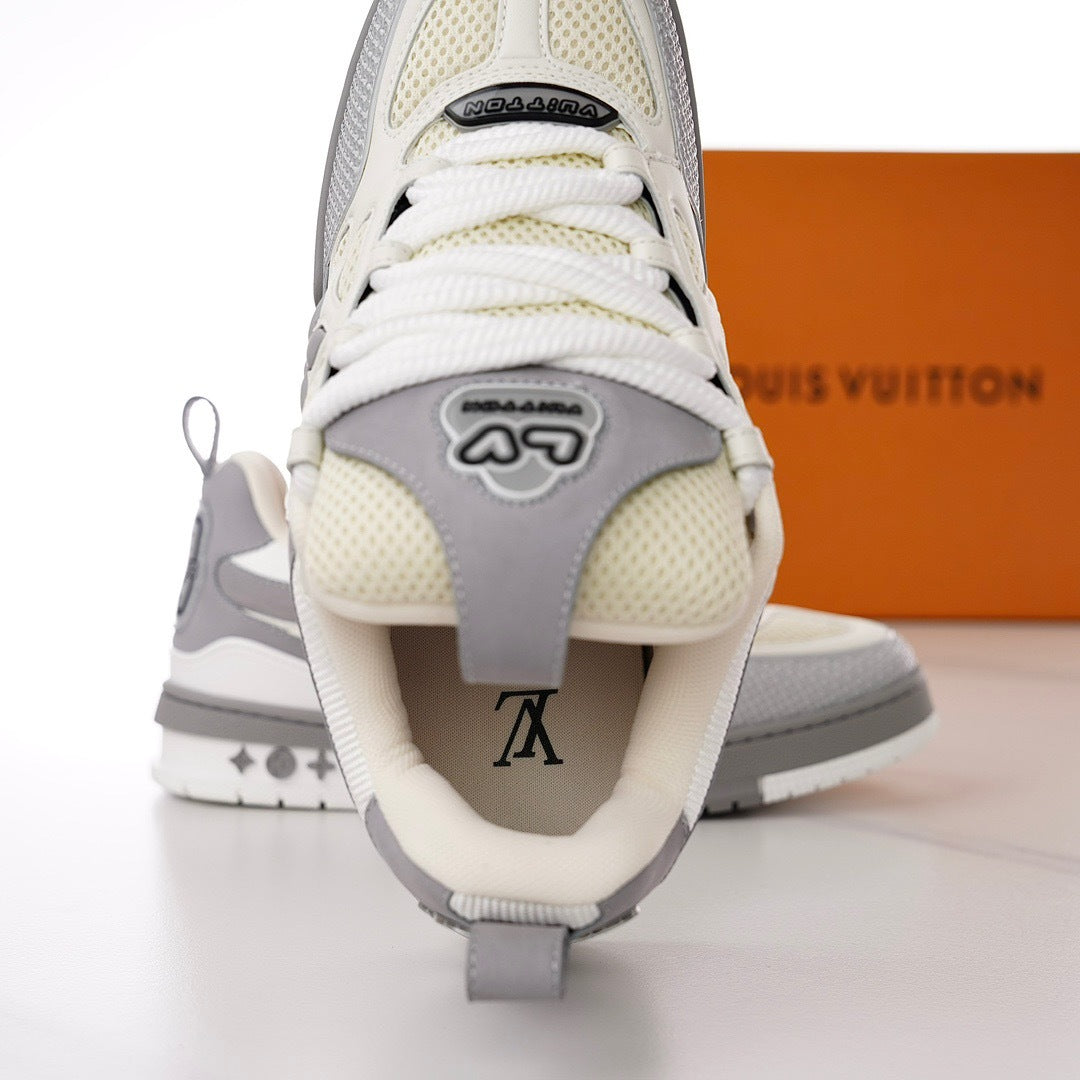 Skate Cinza e Branco