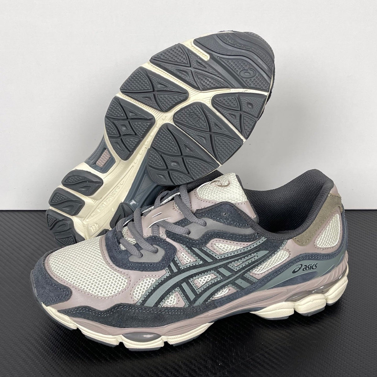 Gel Nyc Oatmeal/Obsidian Grey
