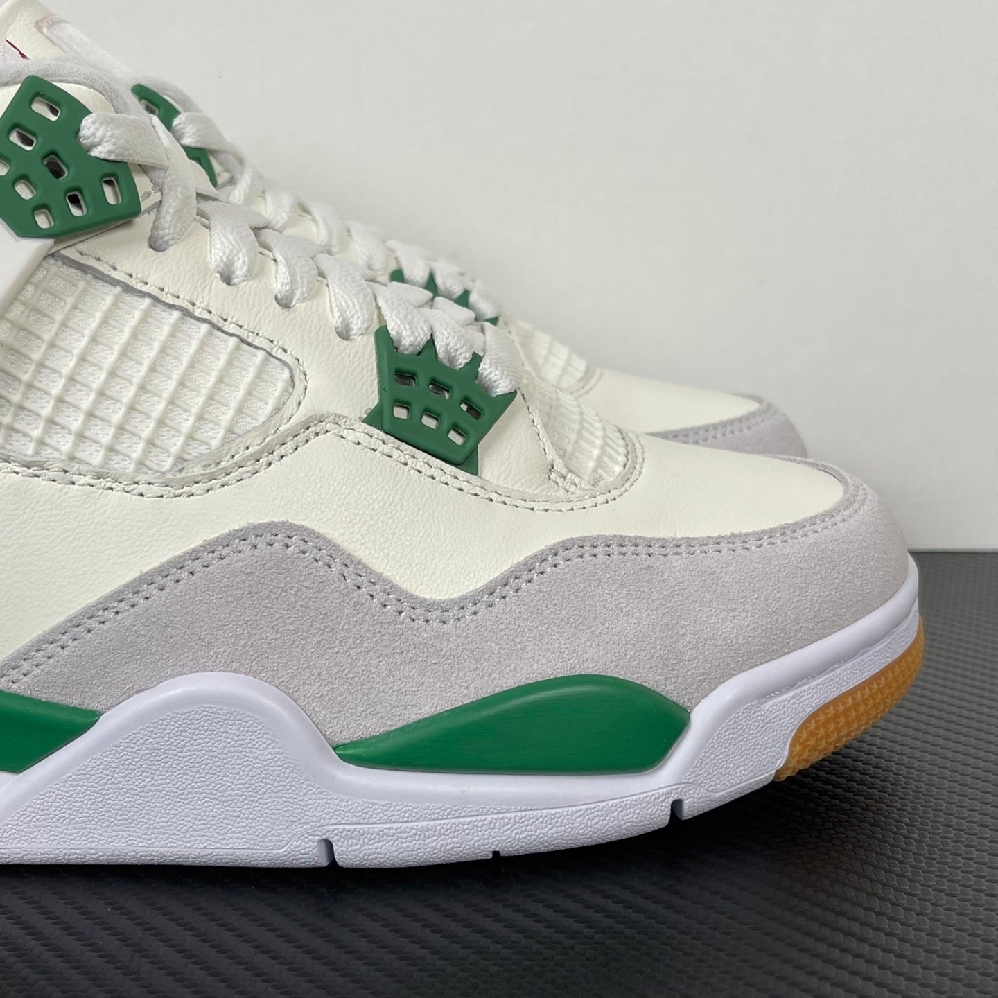 AJ4 Pine Green