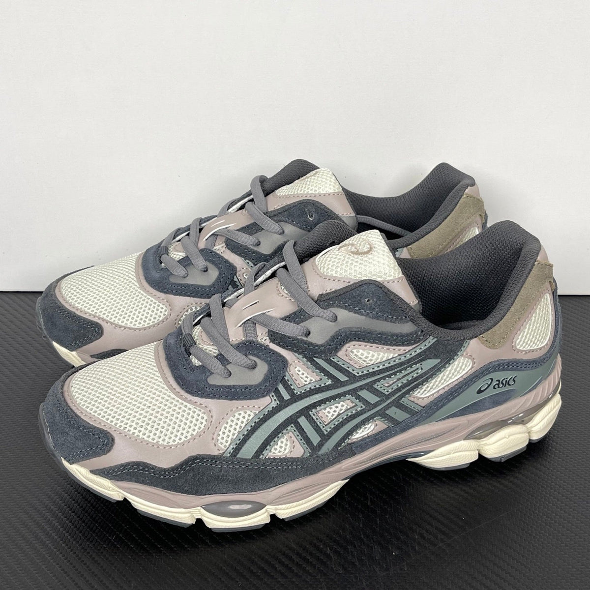 Gel Nyc Oatmeal/Obsidian Grey