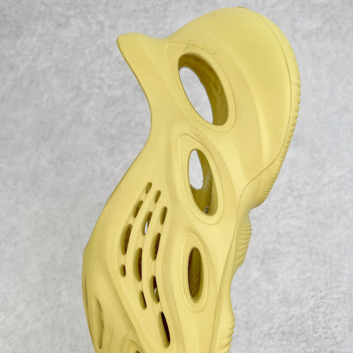 Foam Runner Sulfur