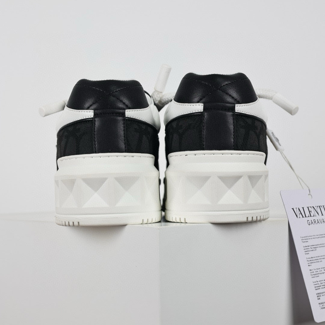Valentino One Stud XL Black/White