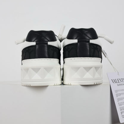 Valentino One Stud XL Black/White