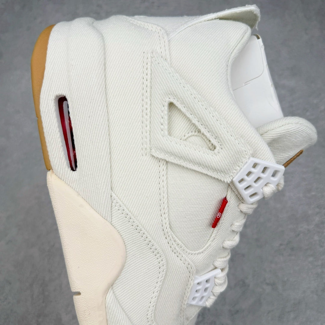 AJ4 Levis