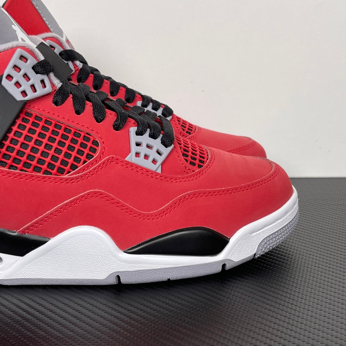 AJ4 Retro Toro Bravo