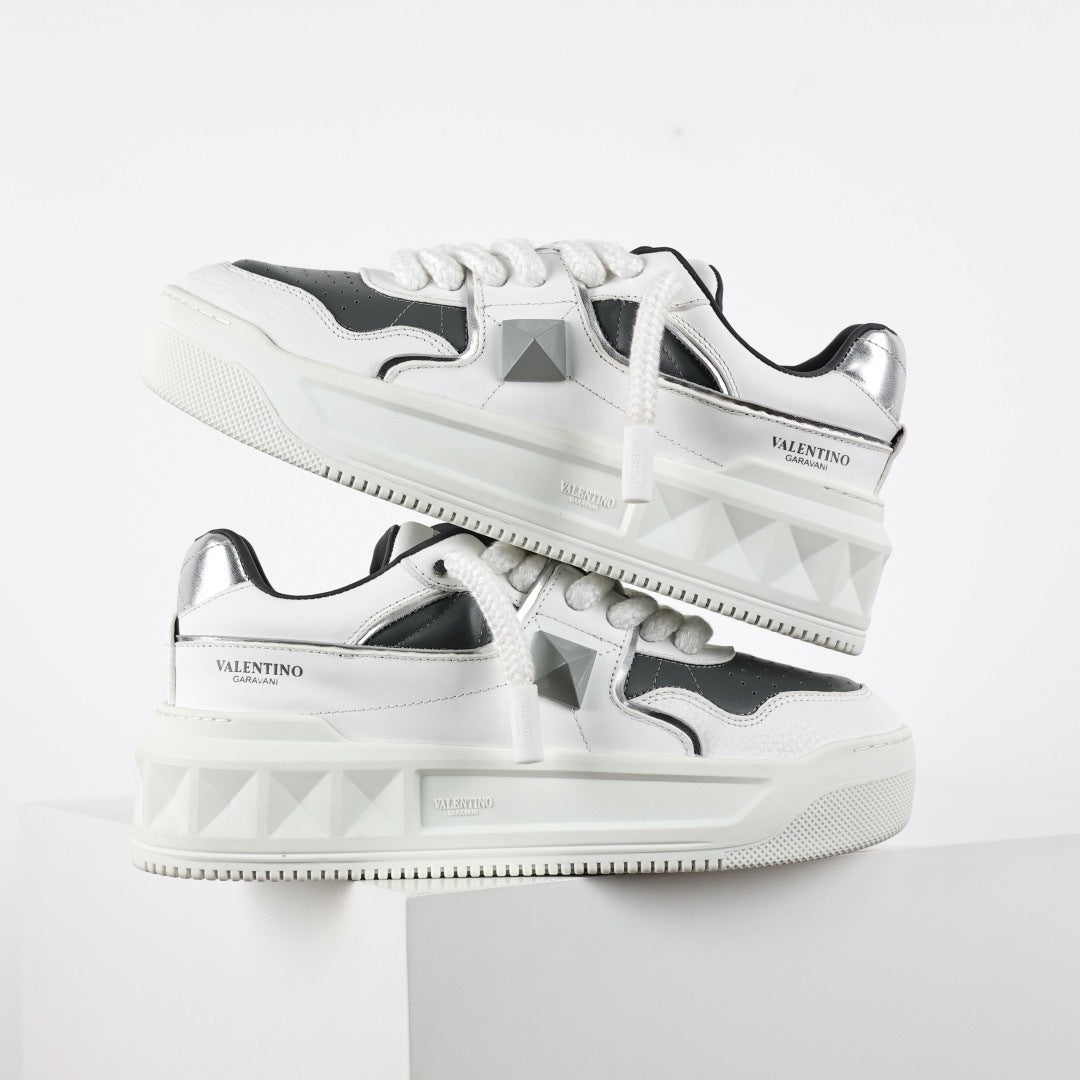 Valentino One Stud XL Black/White