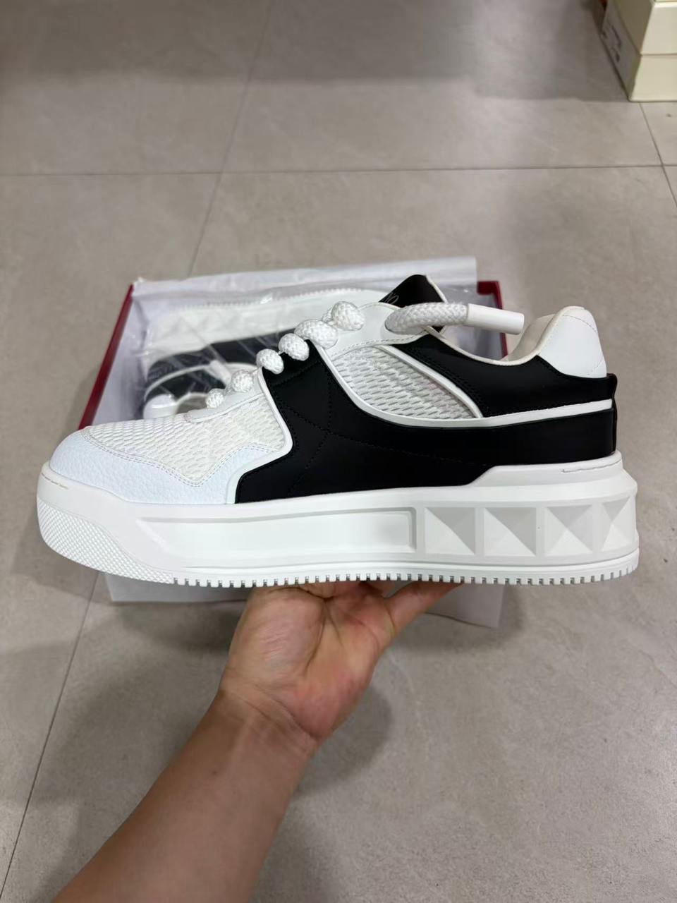 Valentino One Stud XL Black/White