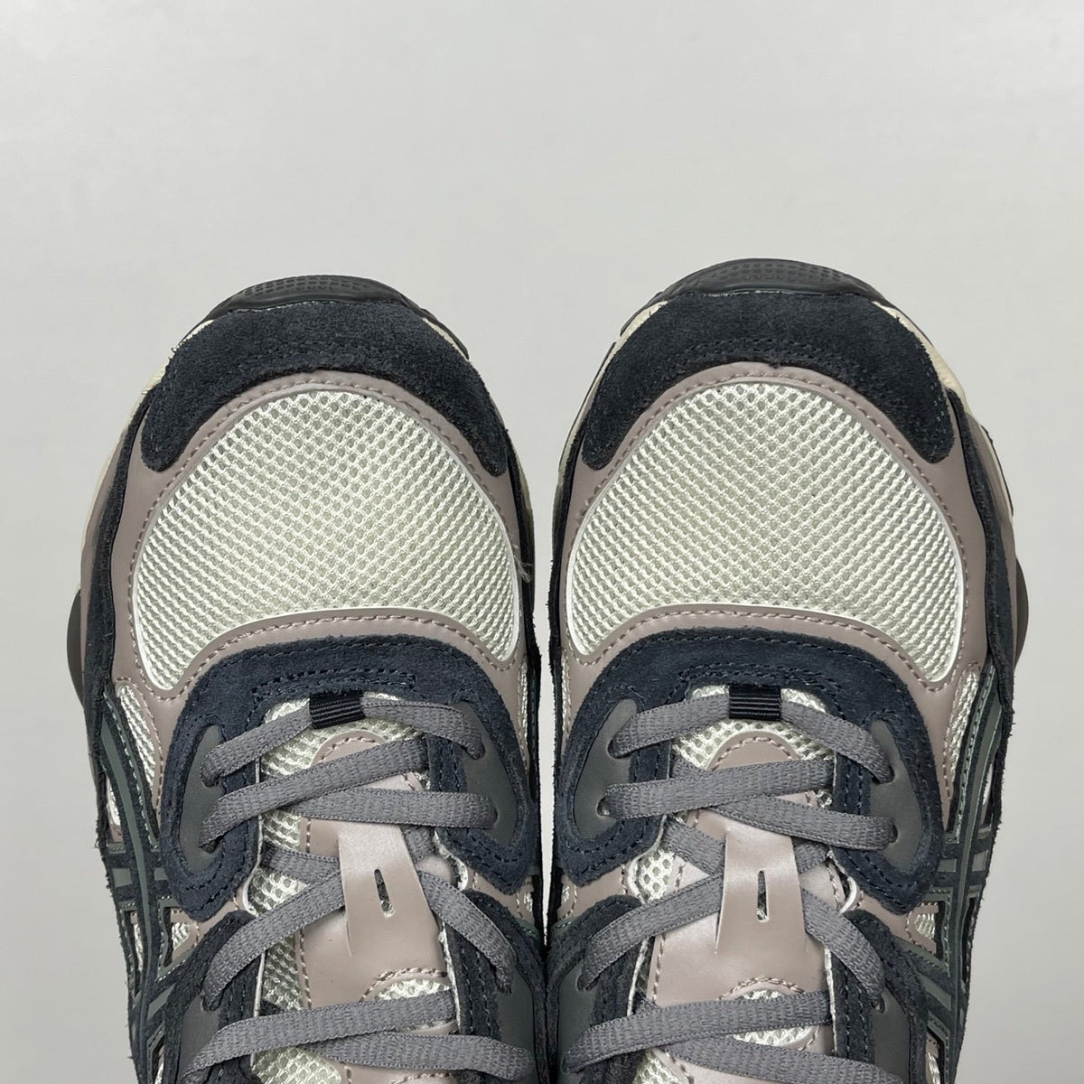 Gel Nyc Oatmeal/Obsidian Grey