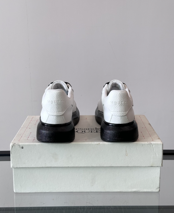 Alexander McQueen Oversized White/Black