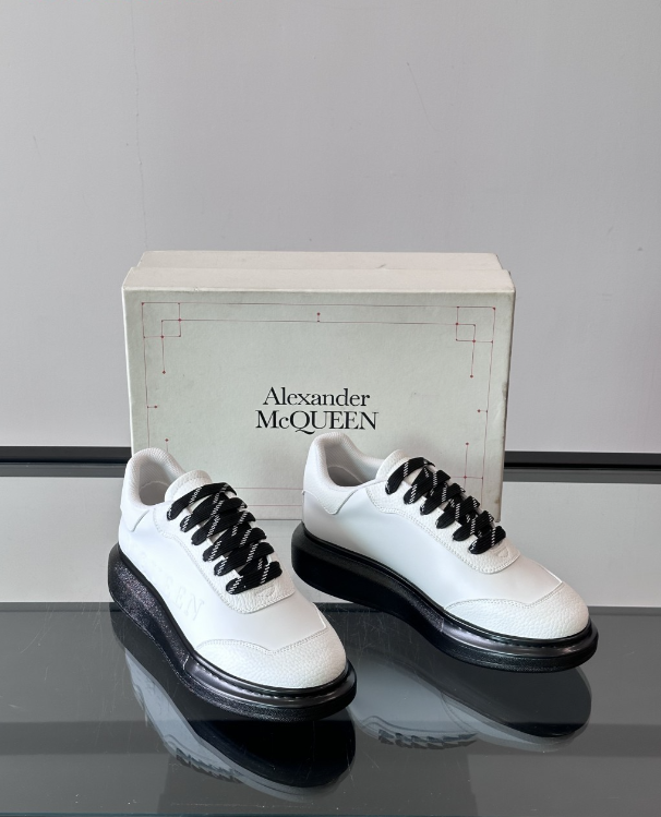 Alexander McQueen Oversized White/Black