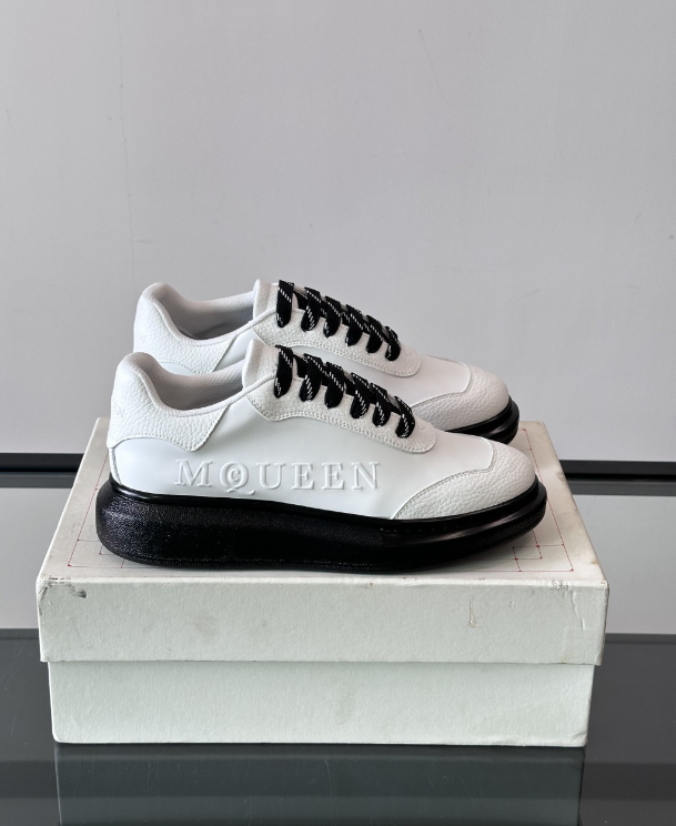 Alexander McQueen Oversized White/Black