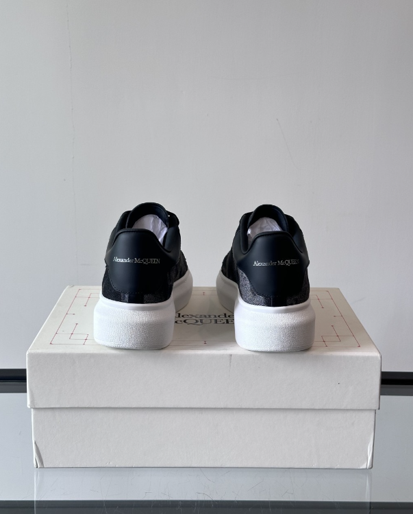 Alexander McQueen Oversized Black/White