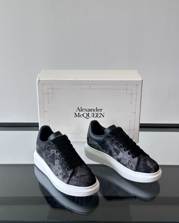 Alexander McQueen Oversized Black/White