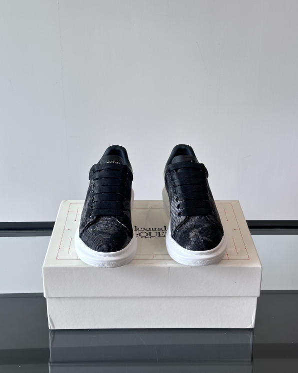 Alexander McQueen Oversized Black/White
