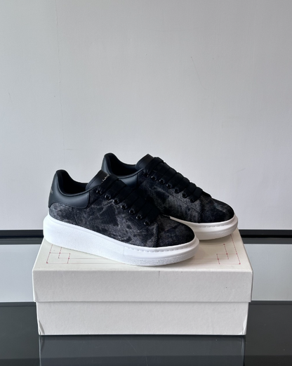Alexander McQueen Oversized Black/White
