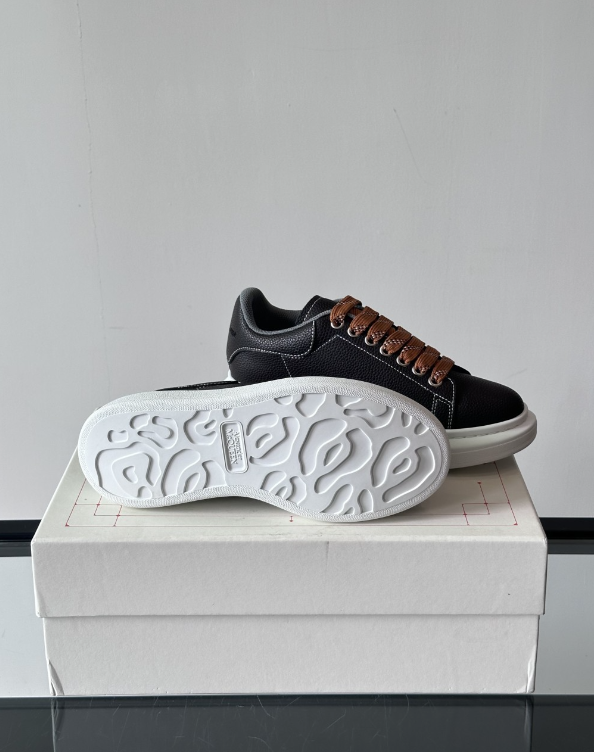 Alexander McQueen Oversized White/Black