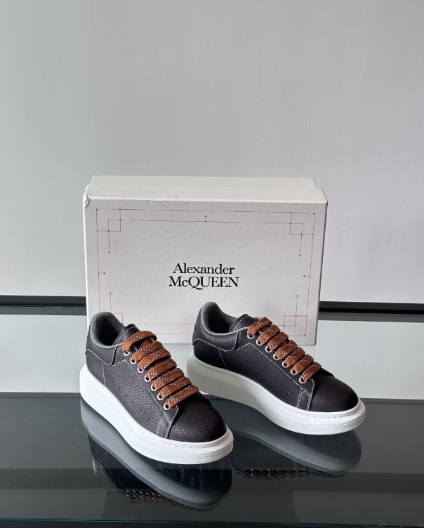 Alexander McQueen Oversized White/Black