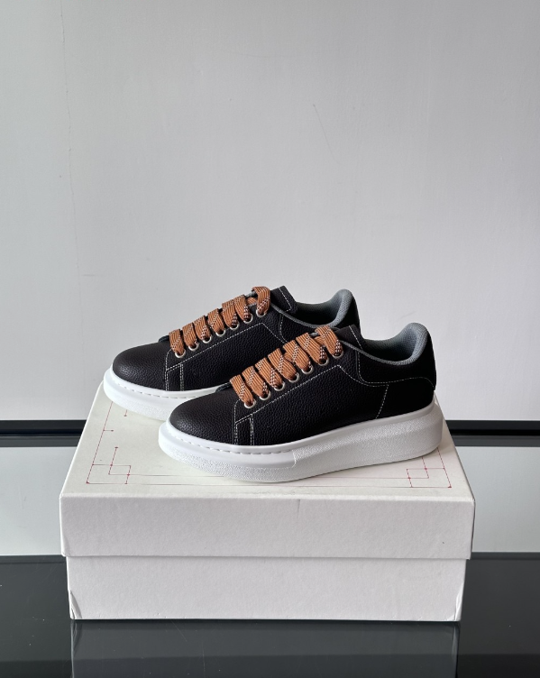 Alexander McQueen Oversized White/Black
