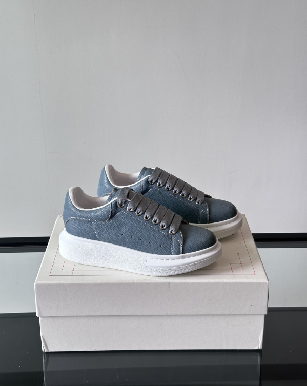 Alexander McQueen Oversized White/Blue