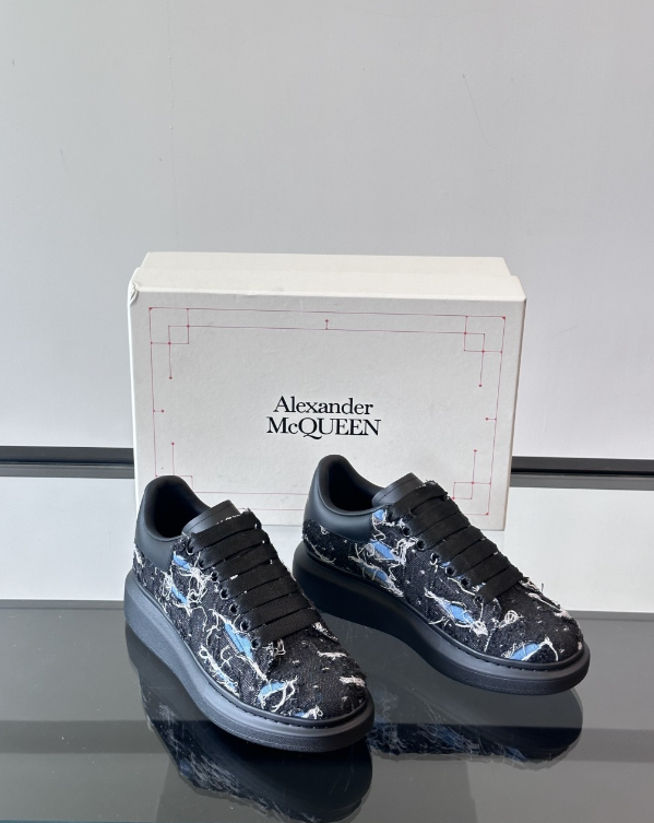 Alexander McQueen Oversized Black