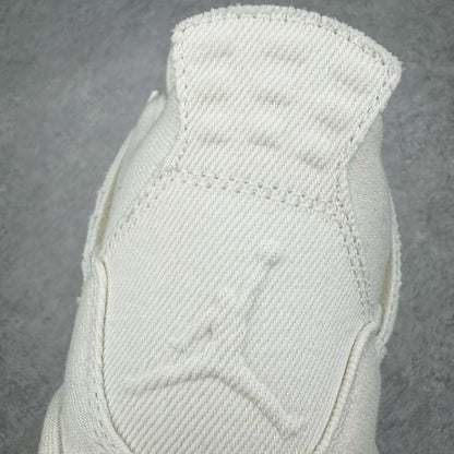 AJ4 Levis