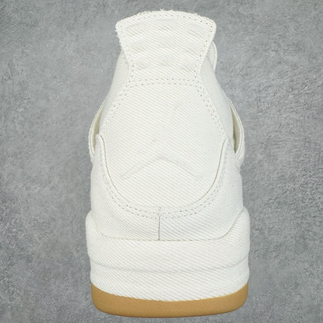 AJ4 Levis