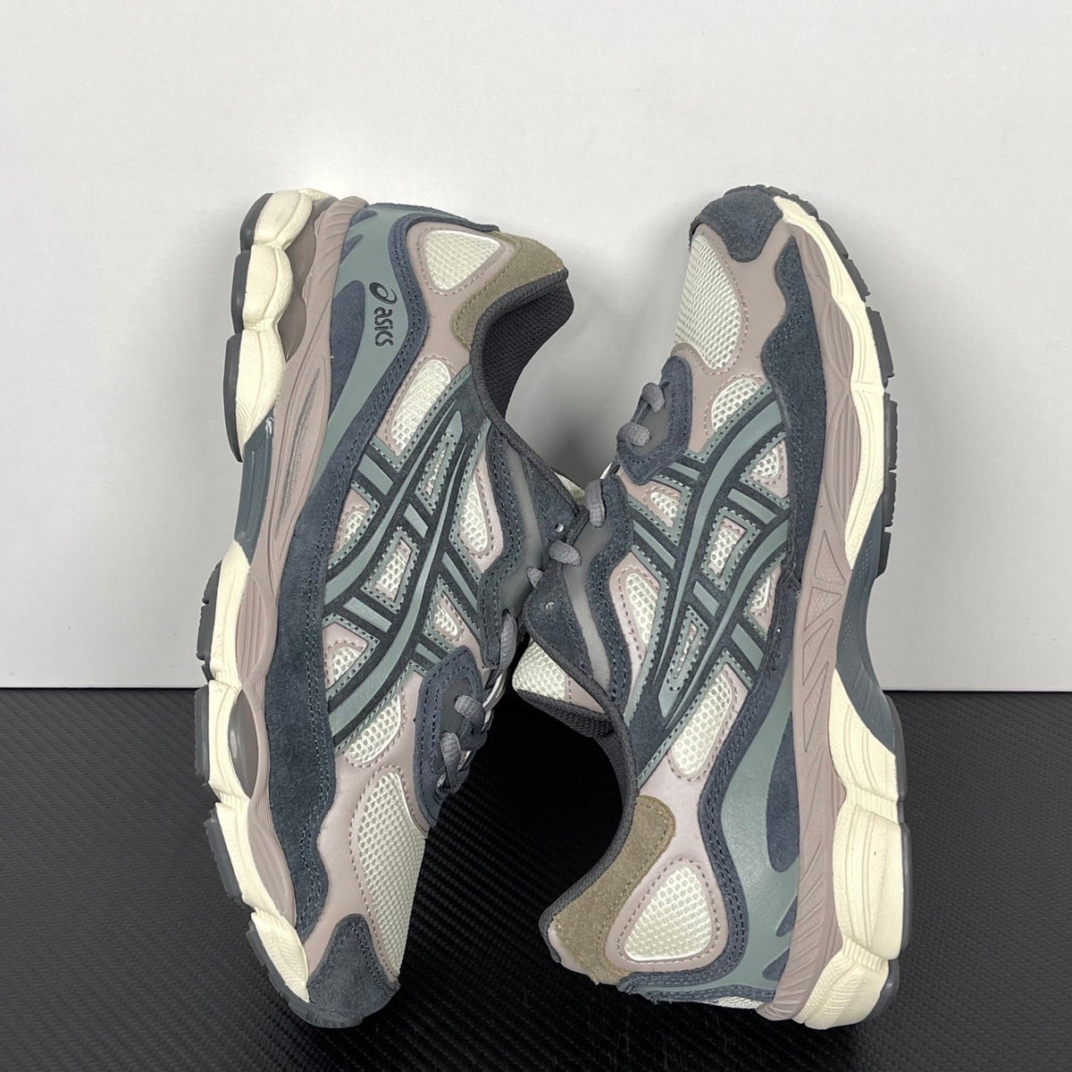 Gel Nyc Oatmeal/Obsidian Grey