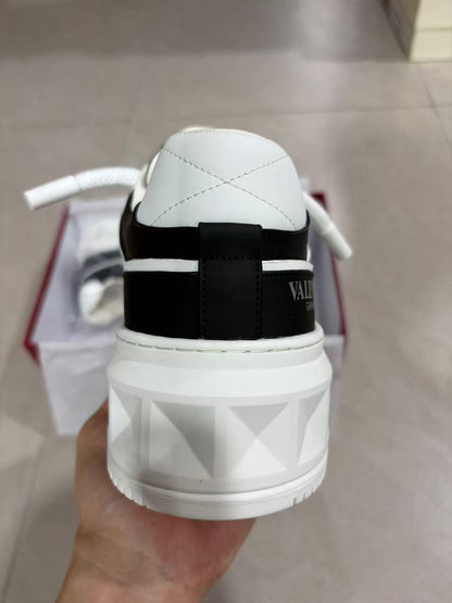 Valentino One Stud XL Black/White