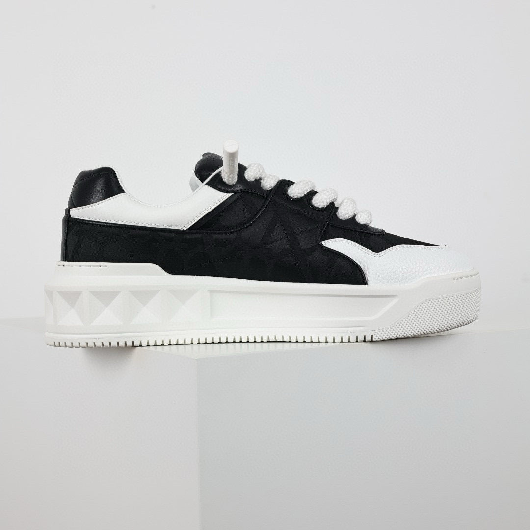 Valentino One Stud XL Black/White