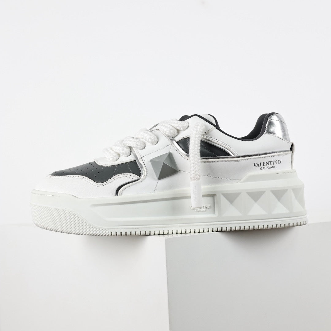 Valentino One Stud XL Black/White
