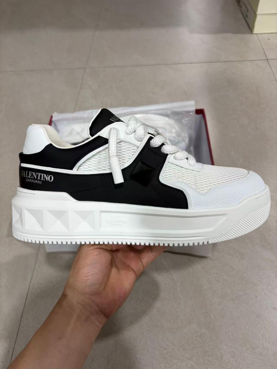 Valentino One Stud XL Black/White