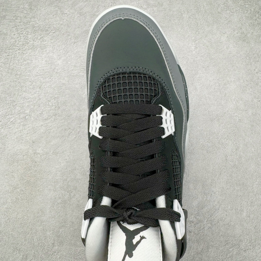 AJ4 Retro Fear