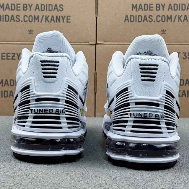 PLUS III White and Black